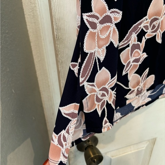 “SJS” V Neck  Soft Knit Navy Blouse With Textured Pink Floral Design - Picture 7 of 8